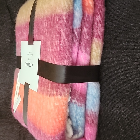 New Aqua Decorative Multicolored Throw, NWT, 50" x 60" - Picture 6 of 7